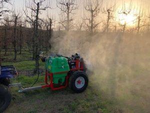 Моторизованный опрыскиватель AMP AM200 Моторизованный опрыскиватель AMP AM200