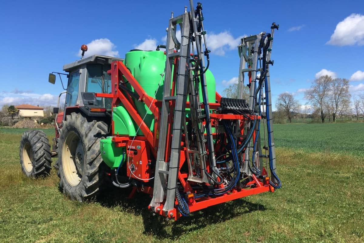 Навісні штангові обприскувачі AMP Sprayers