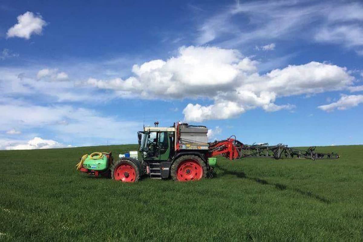 Спеціалізований обприскувач AMP для трактора Спеціалізований обприскувач AMP для трактора