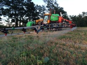 Спеціалізований обприскувач AMP для трактора Спеціалізований обприскувач AMP для трактора