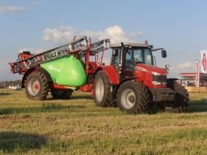 Прицепные штанговые опрыскиватели AMP Sprayers