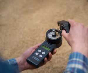Компактный влагомер Agrolog Farmpro со встроенным измельчителем Компактный влагомер Agrolog Farmpro со встроенным измельчителем